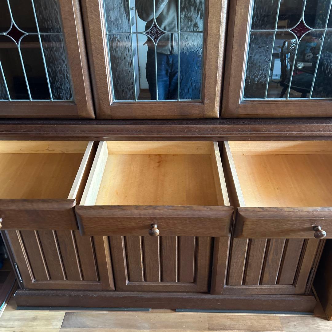 送料込　IDC大塚家具 起立木工社製 3面ステンドグラス オーク材 食器棚