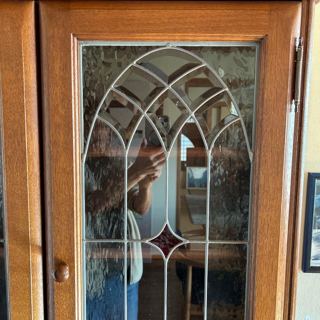 送料込　IDC大塚家具 起立木工社製 3面ステンドグラス オーク材 食器棚