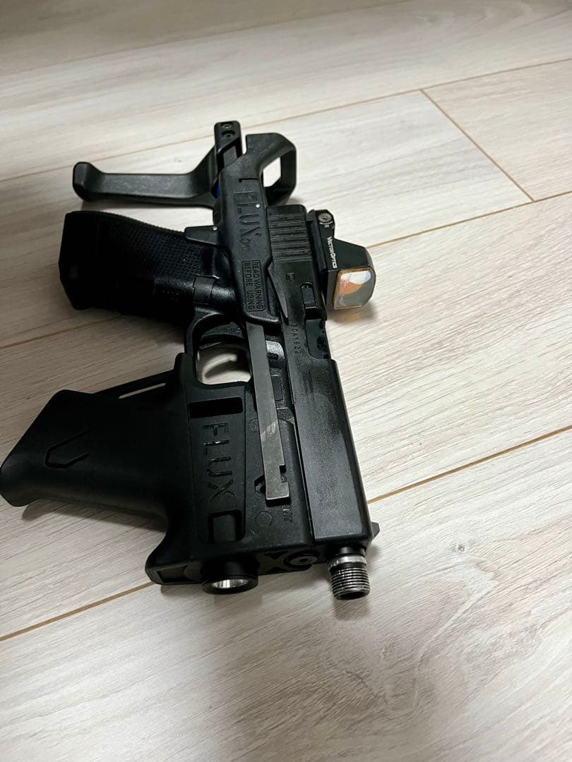 Glock17 gen4 東京マルイ FLUX Defenseカスタム PDW - メルカリ