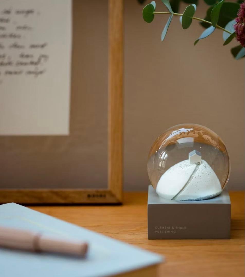 北欧暮らしの道具店　スノードーム 2022 「丘の上の家から」