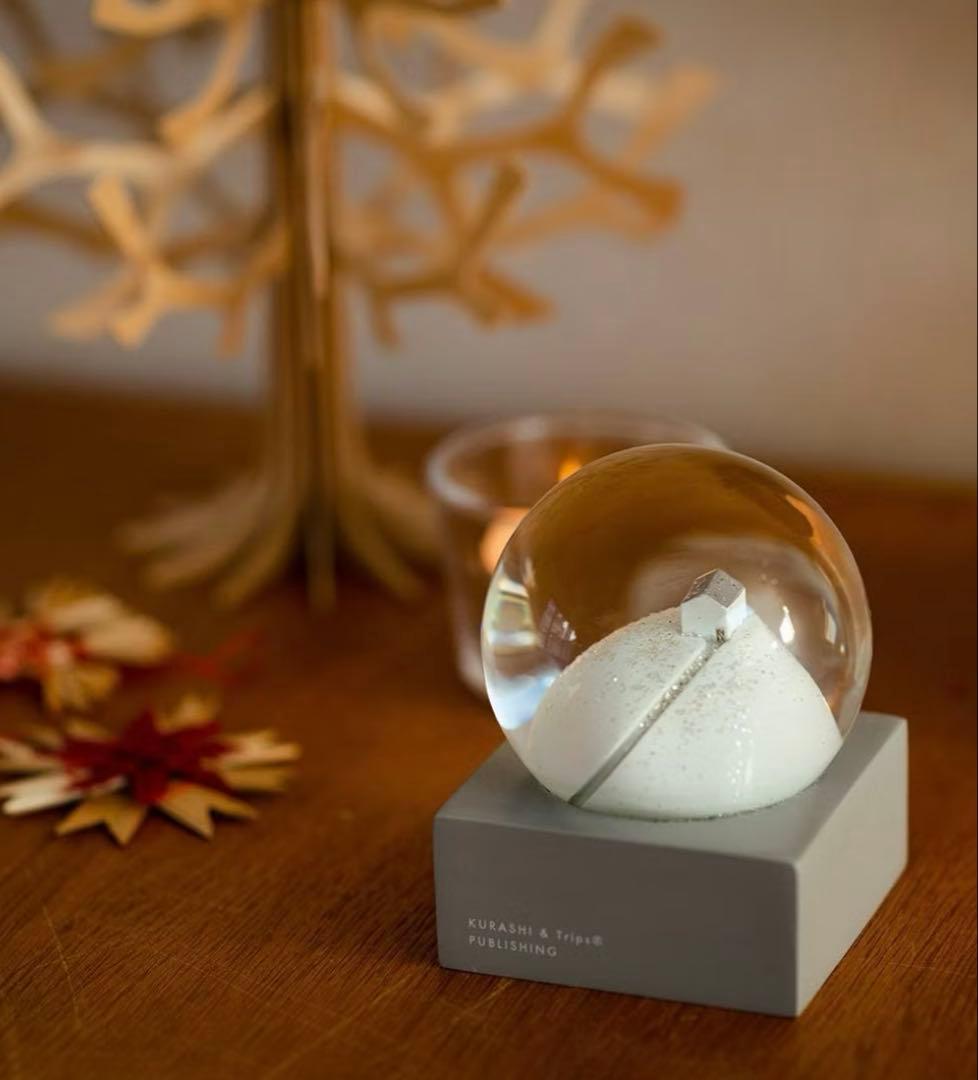 北欧暮らしの道具店　スノードーム 2022 「丘の上の家から」