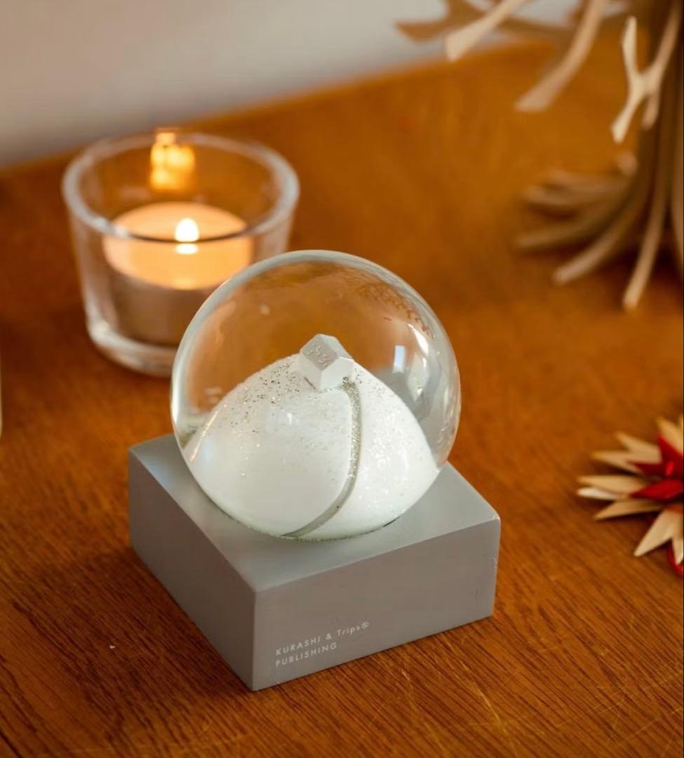北欧暮らしの道具店　スノードーム 2022 「丘の上の家から」