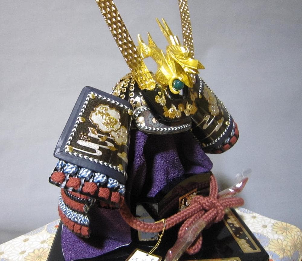 15号 兜飾り 花丸獅子 宝石付木彫竜　江戸甲冑 5月人形