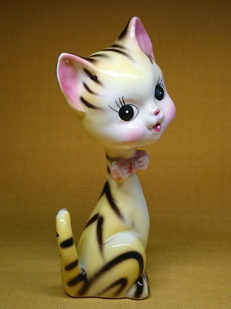 【美品】ねこ　とら　陶器　オブジェ　置物　インテリア　工芸品　美術品　A3327