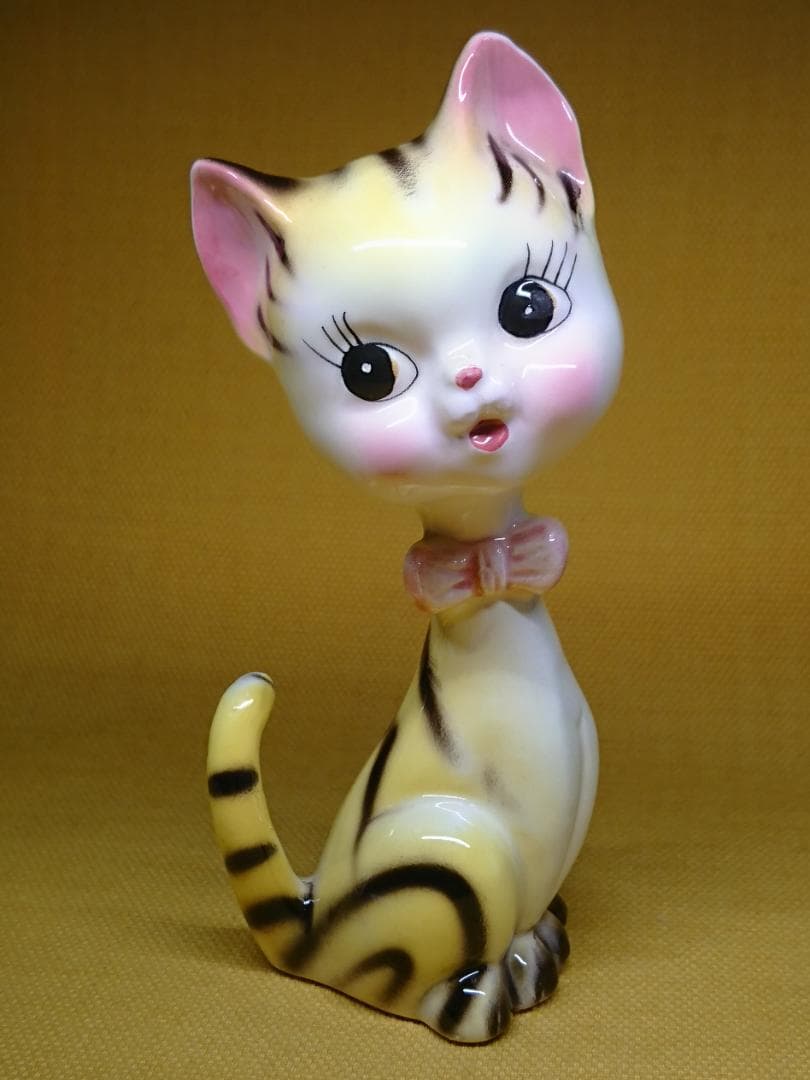 【美品】ねこ　とら　陶器　オブジェ　置物　インテリア　工芸品　美術品　A3327