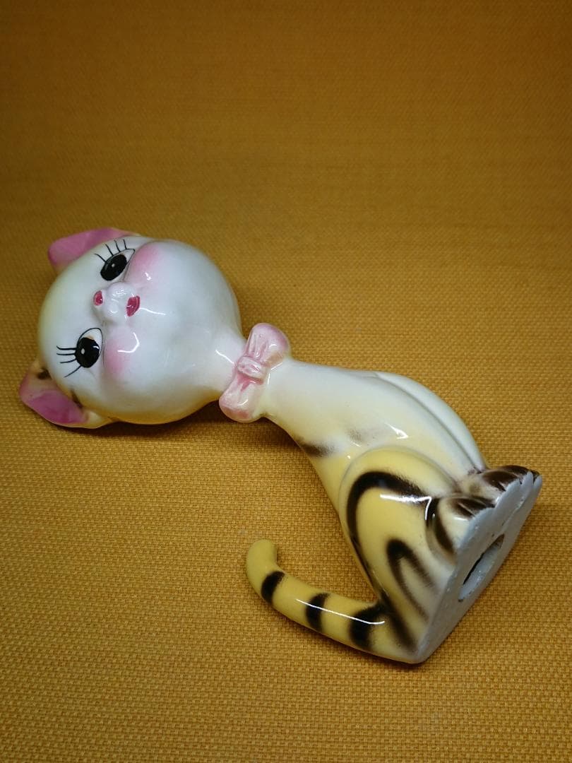 【美品】ねこ　とら　陶器　オブジェ　置物　インテリア　工芸品　美術品　A3327