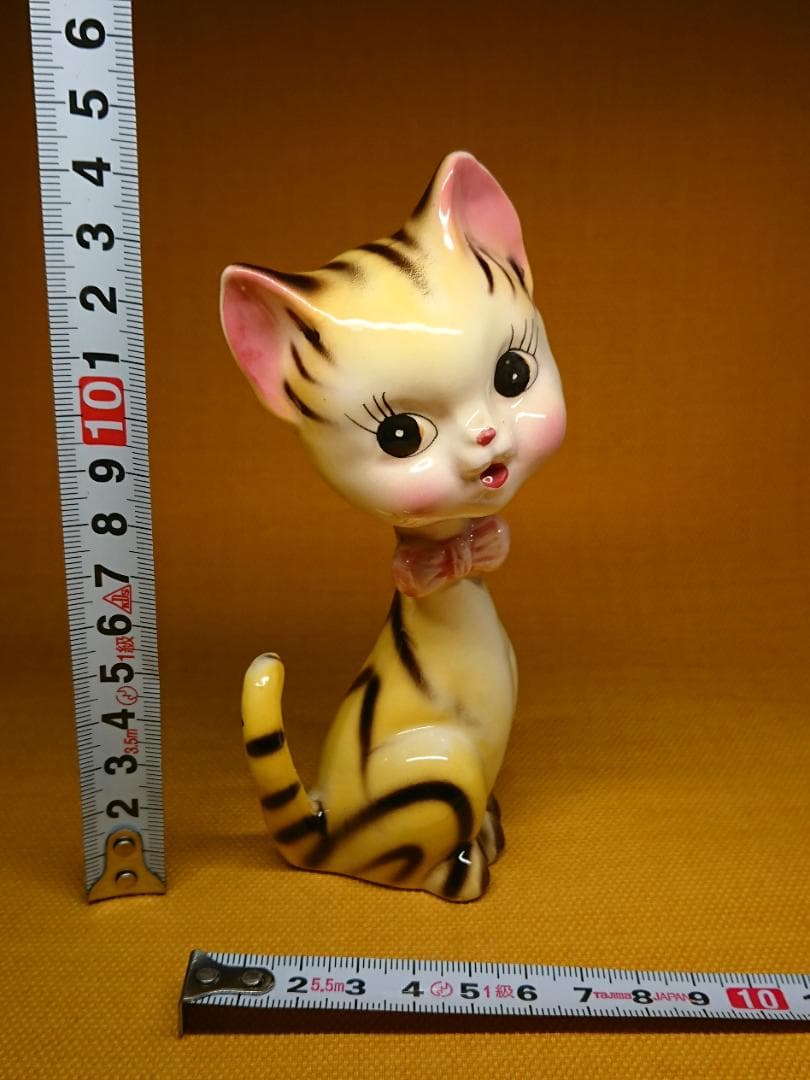 【美品】ねこ　とら　陶器　オブジェ　置物　インテリア　工芸品　美術品　A3327