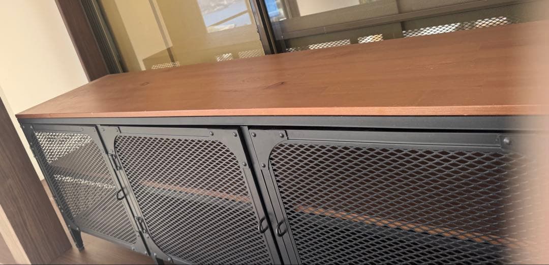 IKEA テレビ台 フィエルボ FJÄLLBO アイアン製ボードインダストリアル