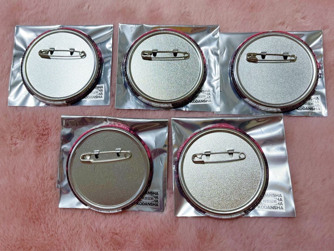 進撃の巨人 クリスタ 原画展 缶バッジ WIT STUDIO 5点セット - メルカリ