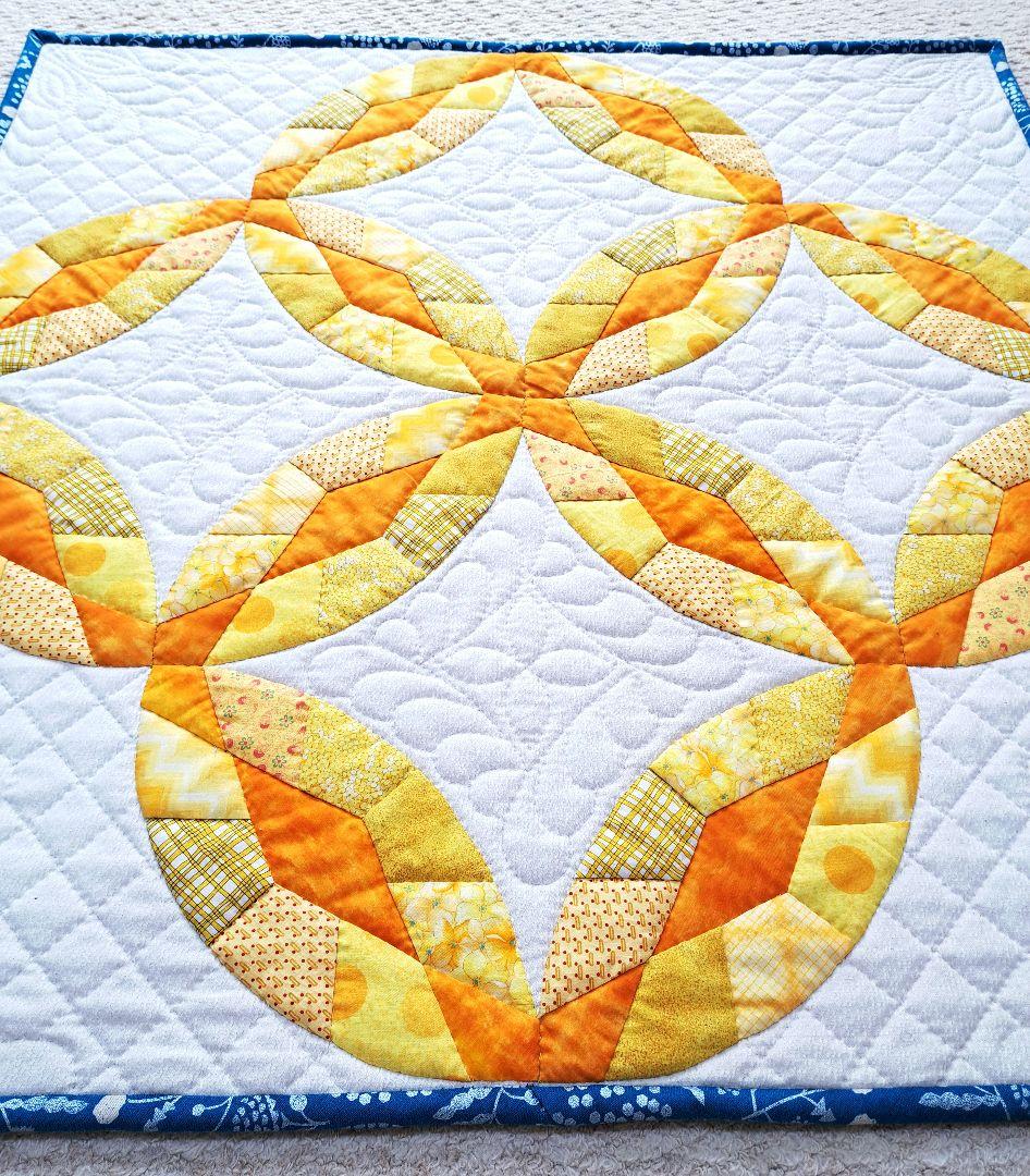 ハンドメイド　パッチワークタペストリー(ダイヤモンド・ウエディング・リング)