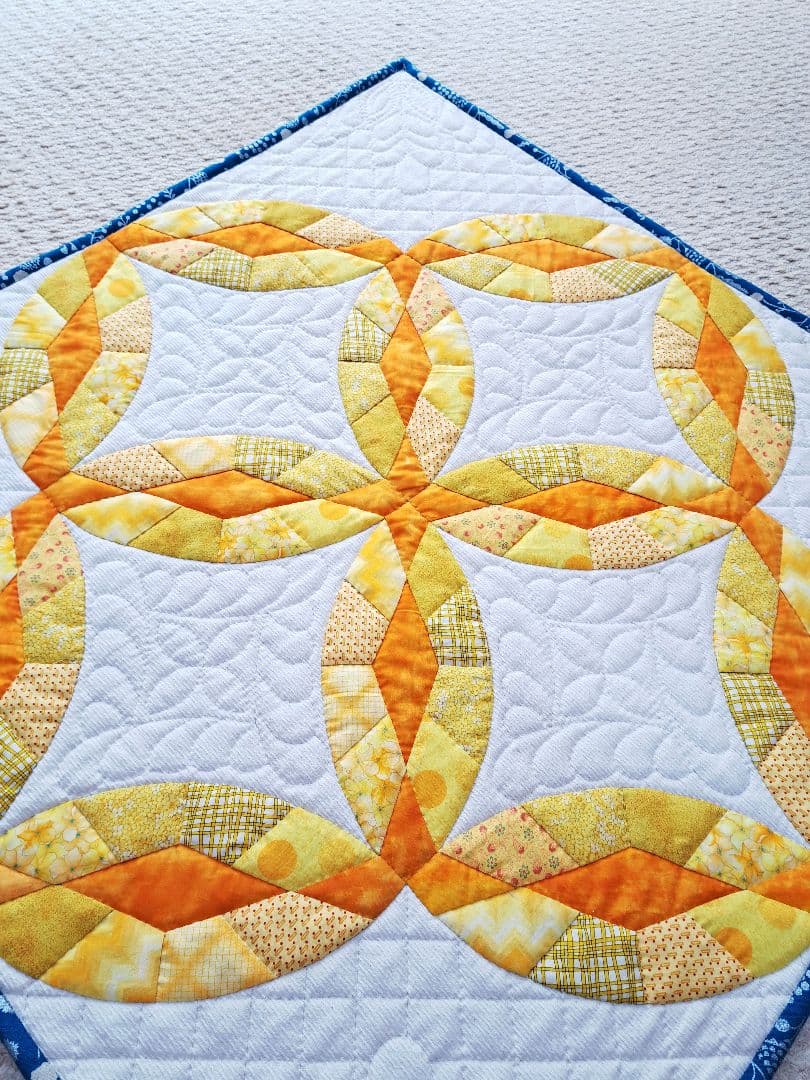 ハンドメイド　パッチワークタペストリー(ダイヤモンド・ウエディング・リング)