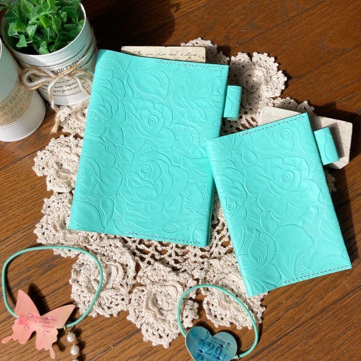 薔薇型押し　牛革 ティファニーブルー　A6 手帳カバー　ブックカバー　本革