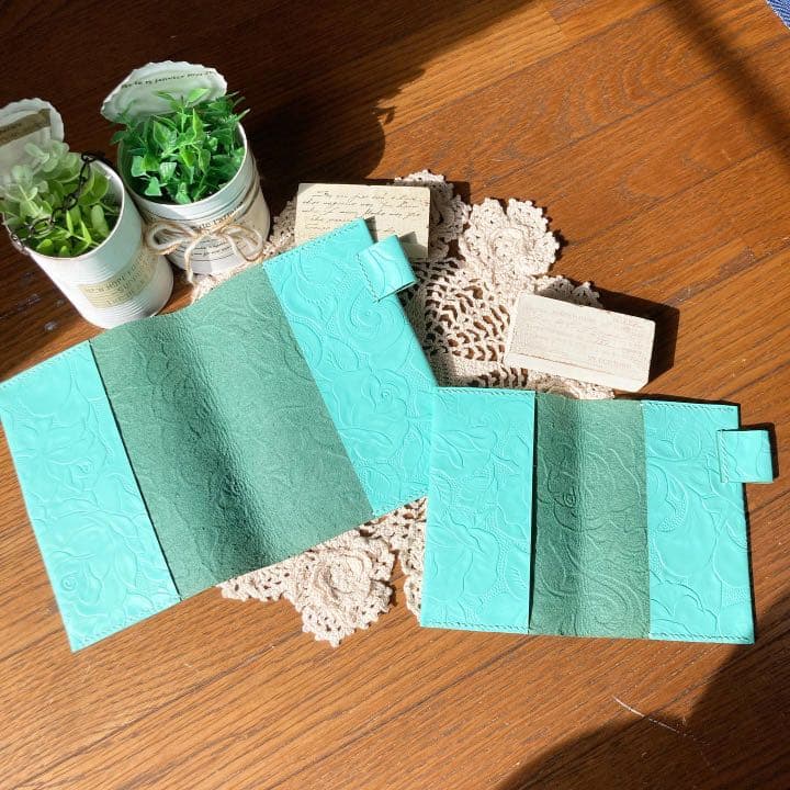 薔薇型押し　牛革 ティファニーブルー　A6 手帳カバー　ブックカバー　本革