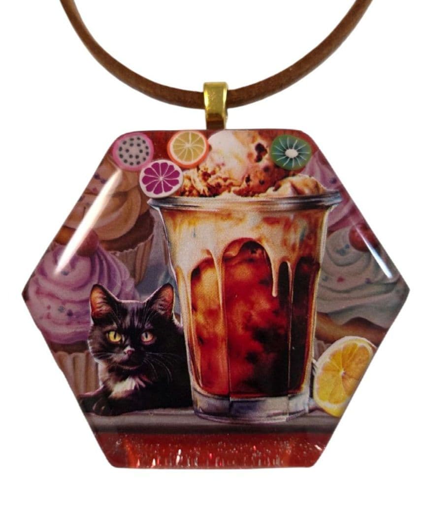 クロねこちゃん☆かわいいペンダント☆ レジン黒猫 レジン黒ねこ