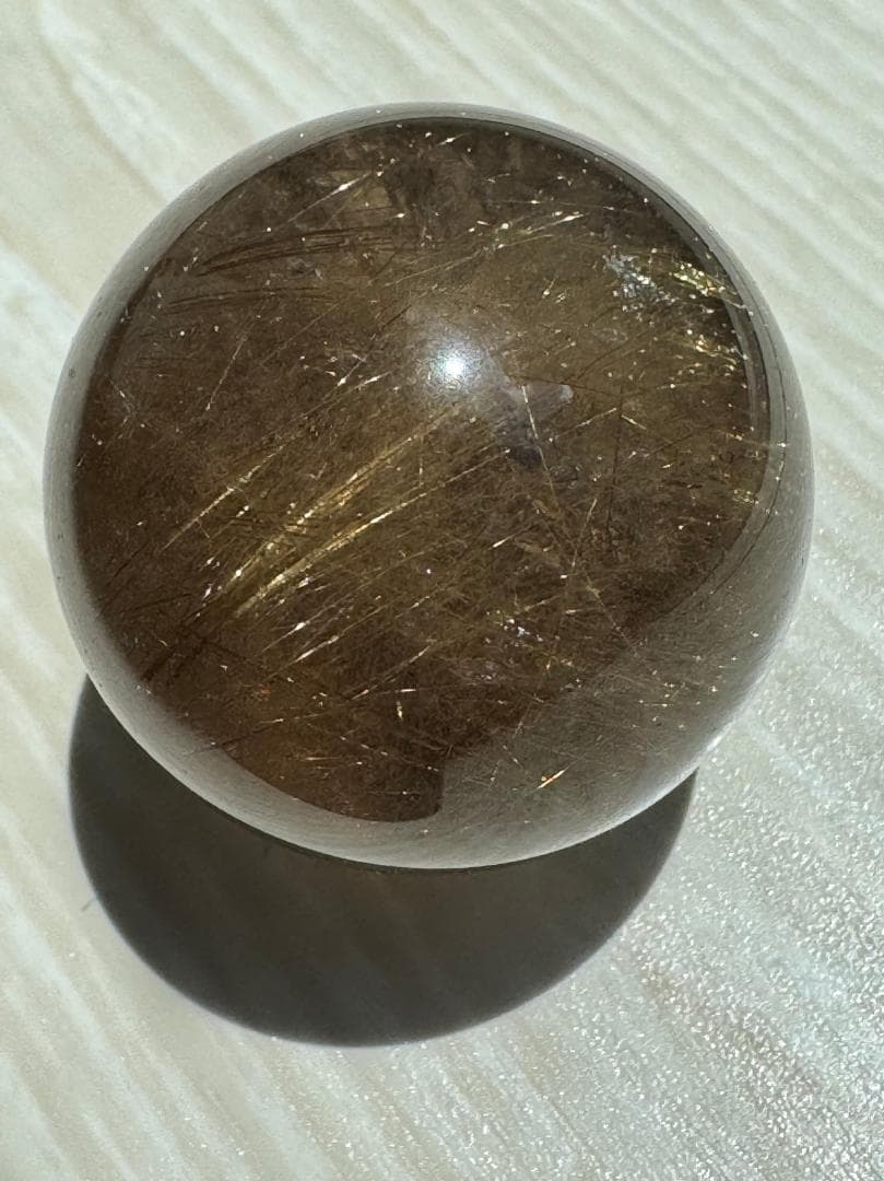 金運アップ◇ゴールドルチルクォーツ（虹入り）◇丸玉　約39.5㎜