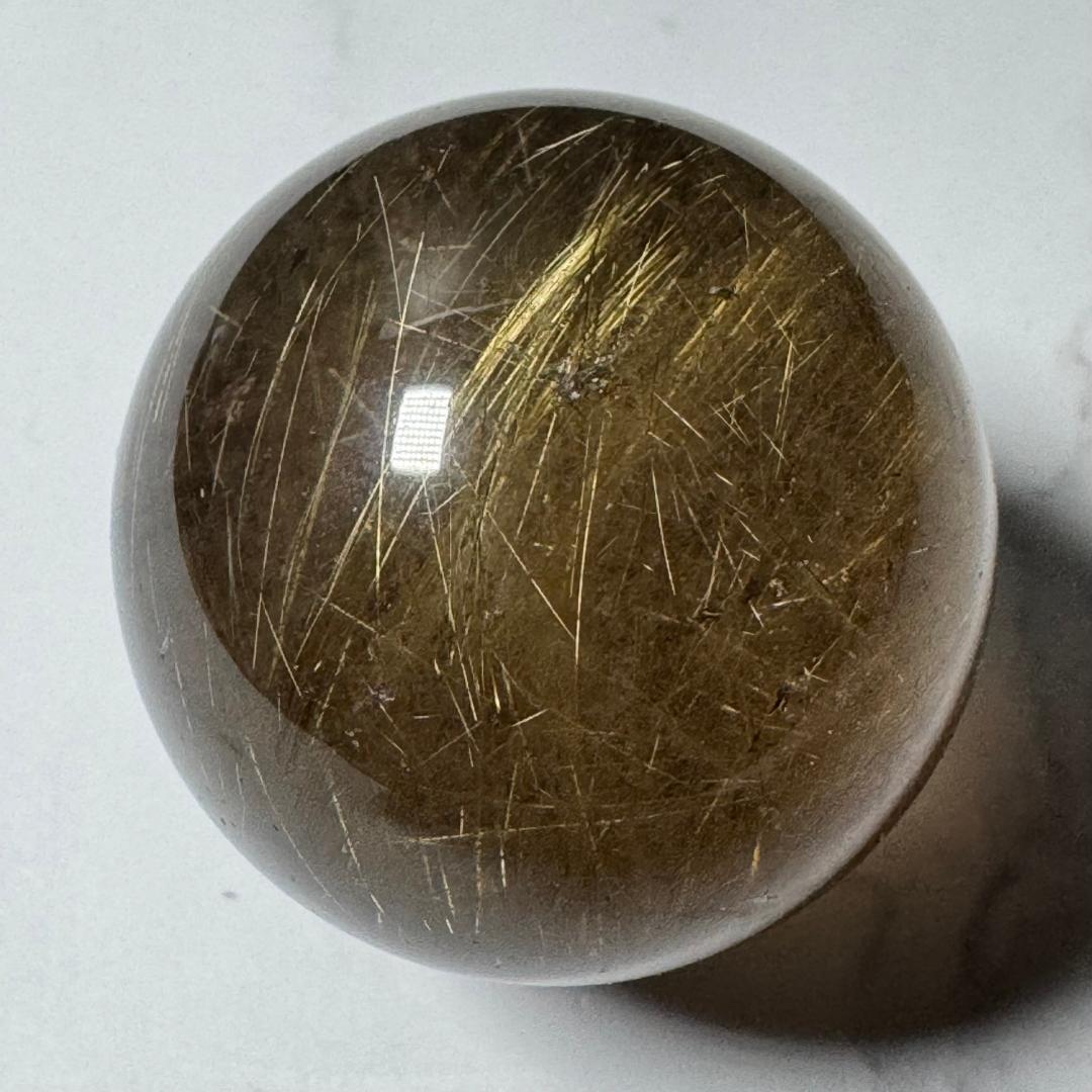 金運アップ◇ゴールドルチルクォーツ（虹入り）◇丸玉　約39.5㎜