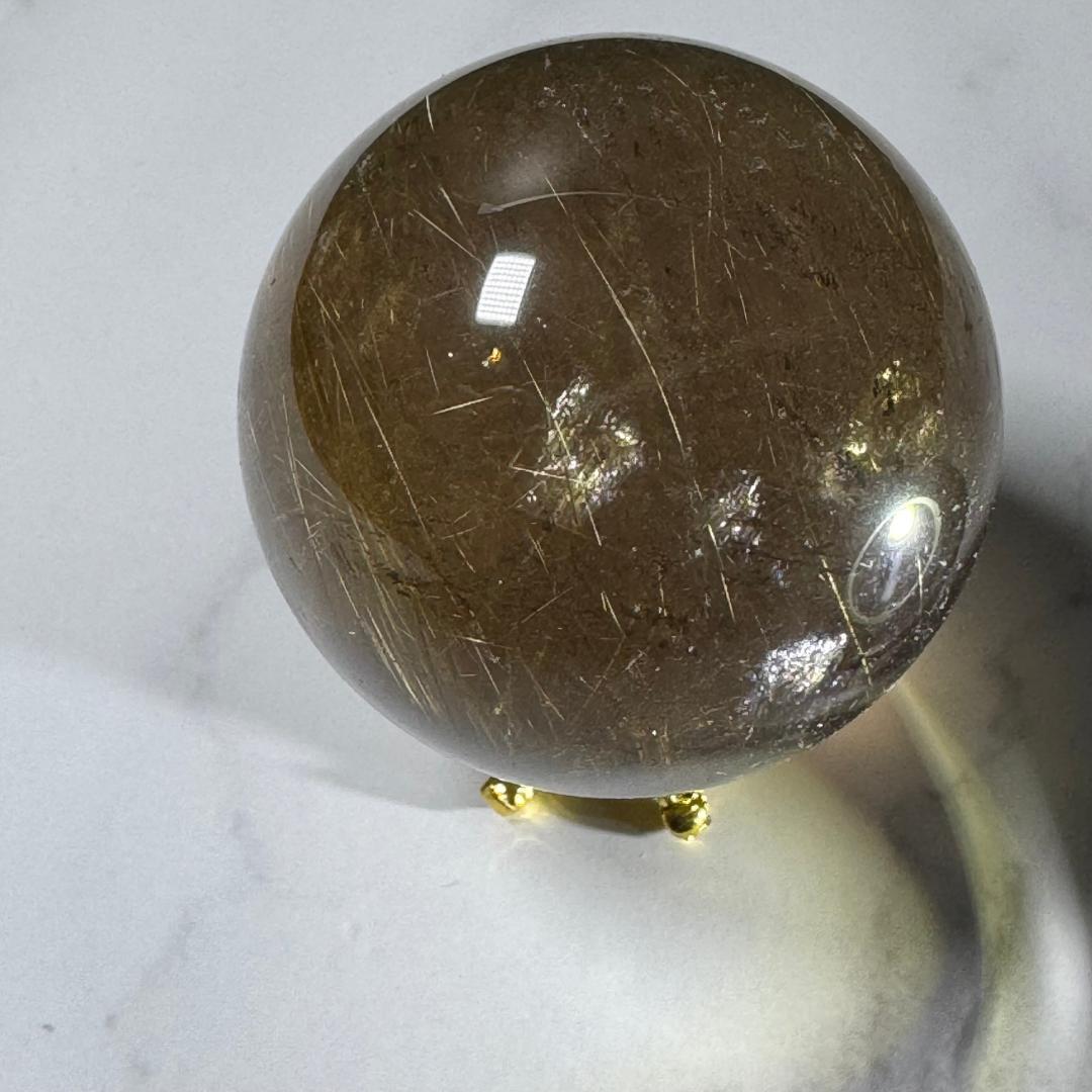 金運アップ◇ゴールドルチルクォーツ（虹入り）◇丸玉　約39.5㎜