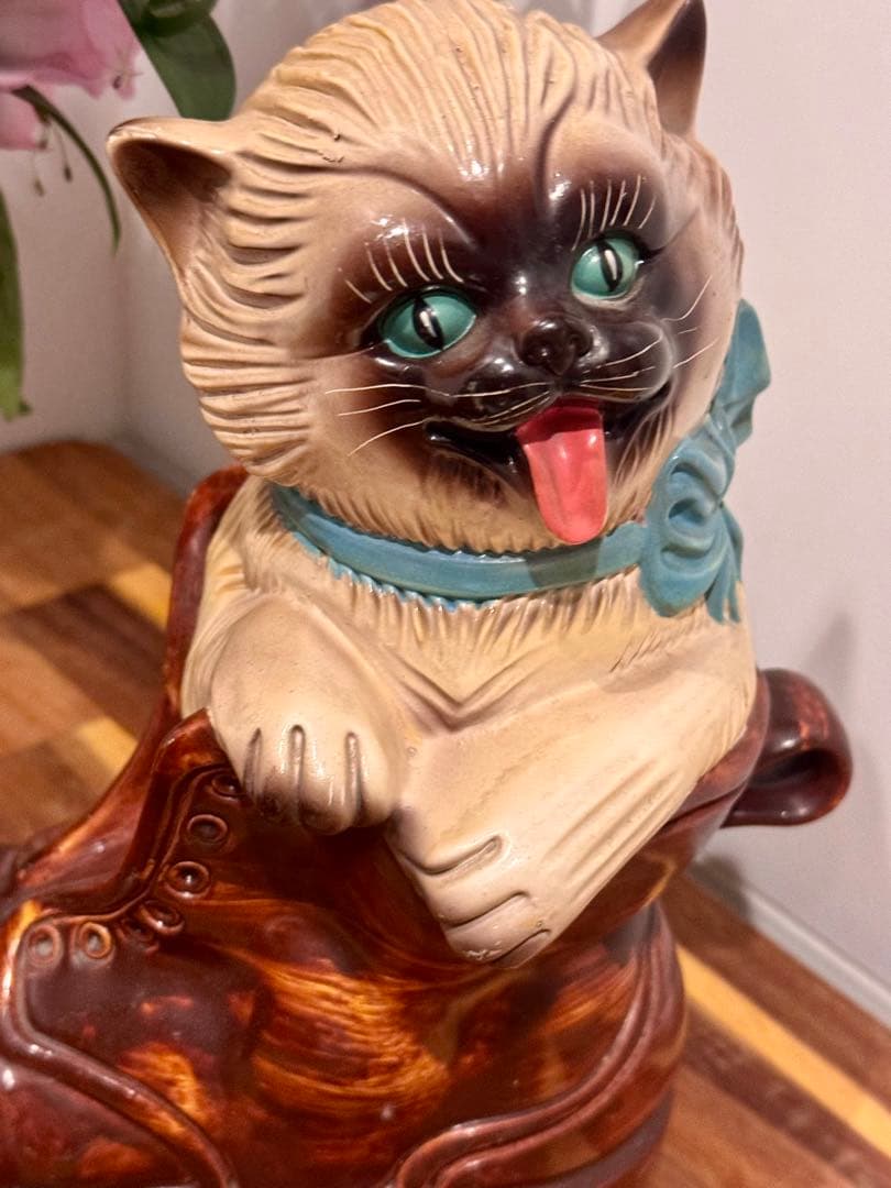大きめ英国ビンテージCAT 女王が愛した猫 陶器製 ブーツ猫オブジェ