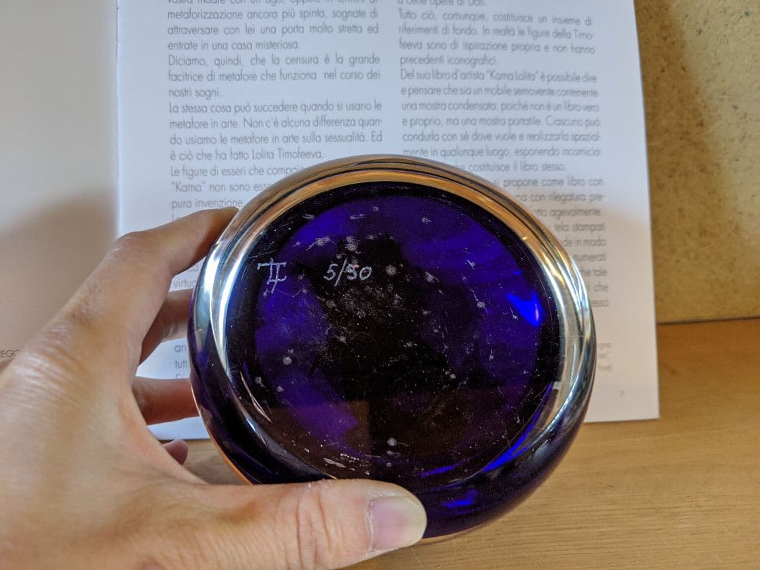 ロリータ・ティモフェエワのペーパーウエイト「女」＆作品集