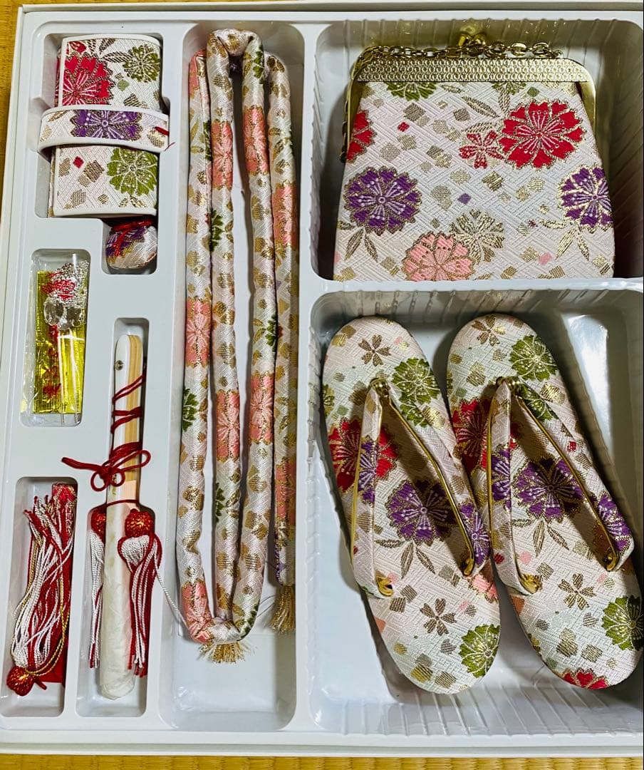七五三　ハコセコセット　白系　桜模様　7歳　草履　和装バック　超美品