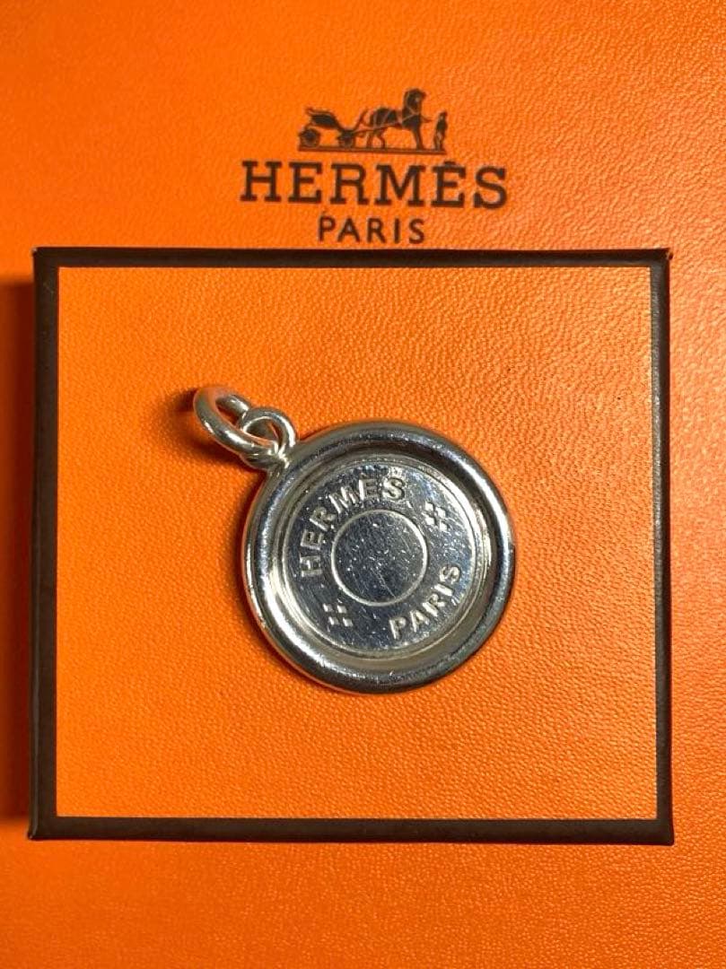 良品　エルメス　セリエ　AG925 ペンダントトップ　ネックレストップ　箱付き HERMES（エルメス） ペンダントトップ セリエ ゴールド シルバー SV925