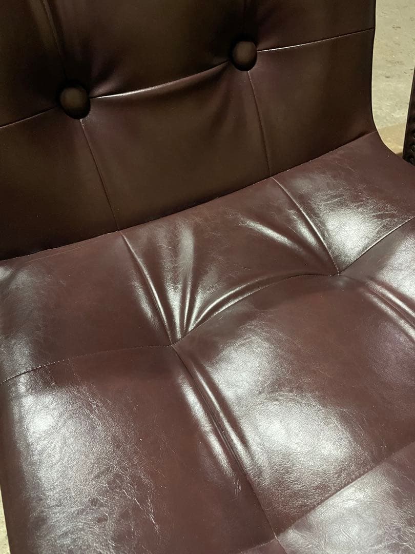 レトロな雰囲気の理容椅子、美容椅子です。