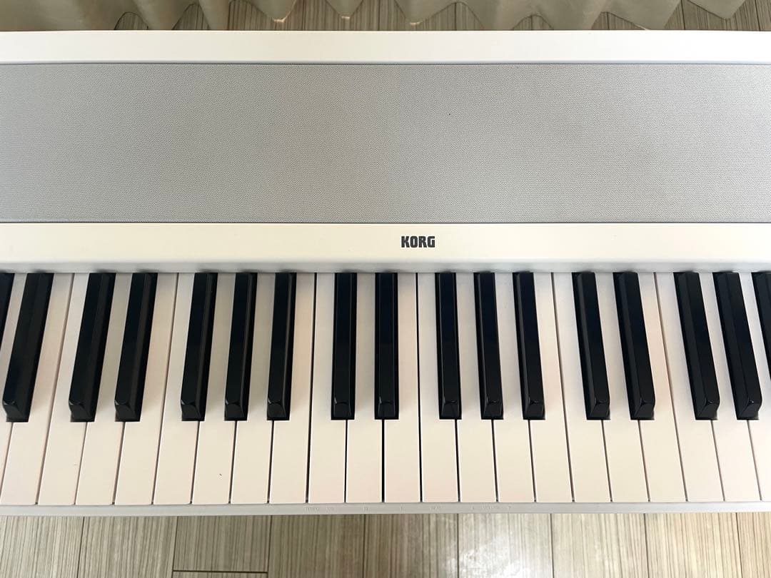 KORG 電子ピアノ B2 【23製 】88鍵盤 /譜面立て&ペダル付属 - メルカリ