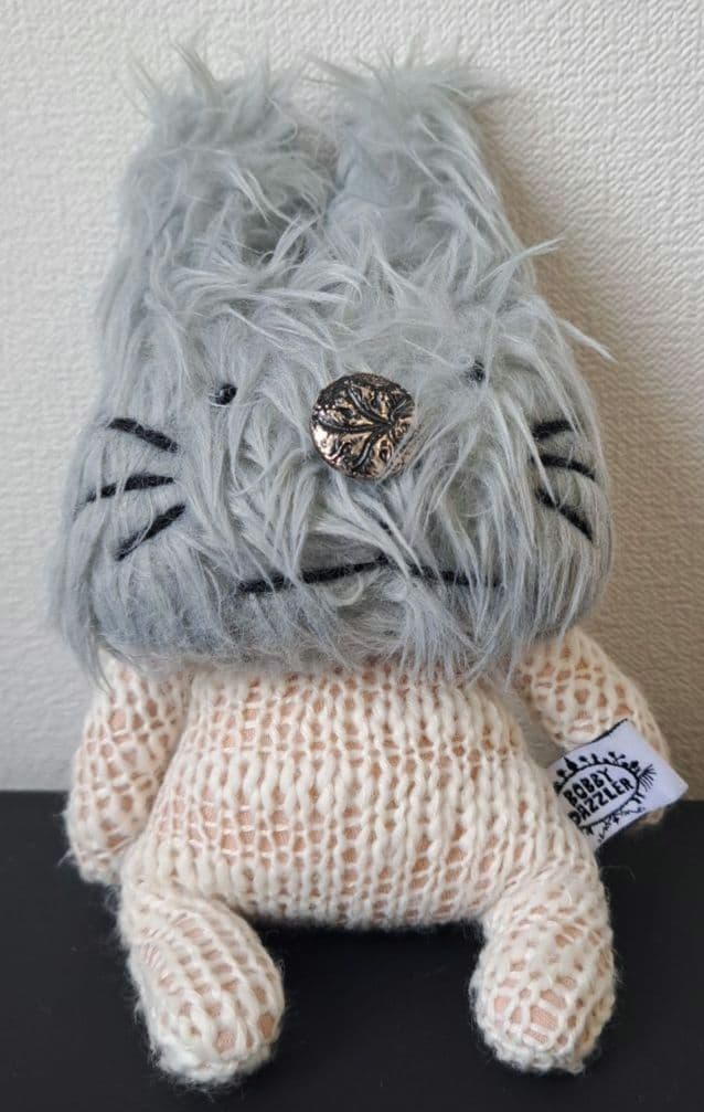 BOBBY DAZZLER ボビーダズラーのチャーム(グレーのウサギ)です