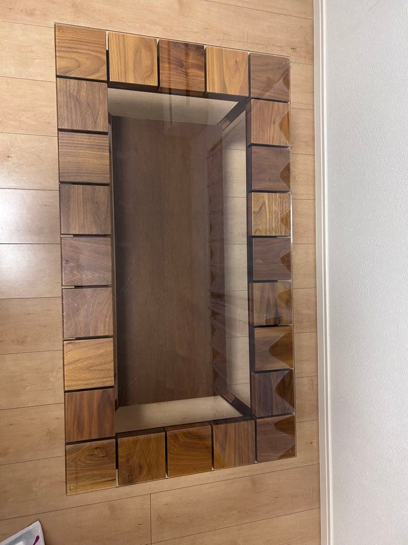 モダンな木製ガラステーブル