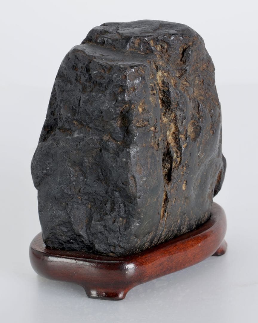 姫川産 黒石 銘石 鑑賞石 1.3kg 台座付 水石 自然石 原石 盆石 景石