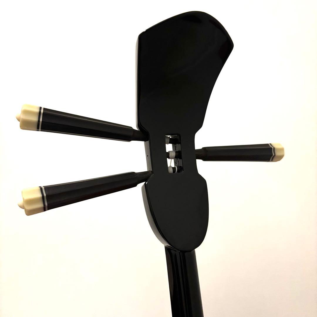 ほぼ新品 沖縄三線 本蛇皮 黒塗り棹 標準サイズ 上位モデル 良音 沖縄