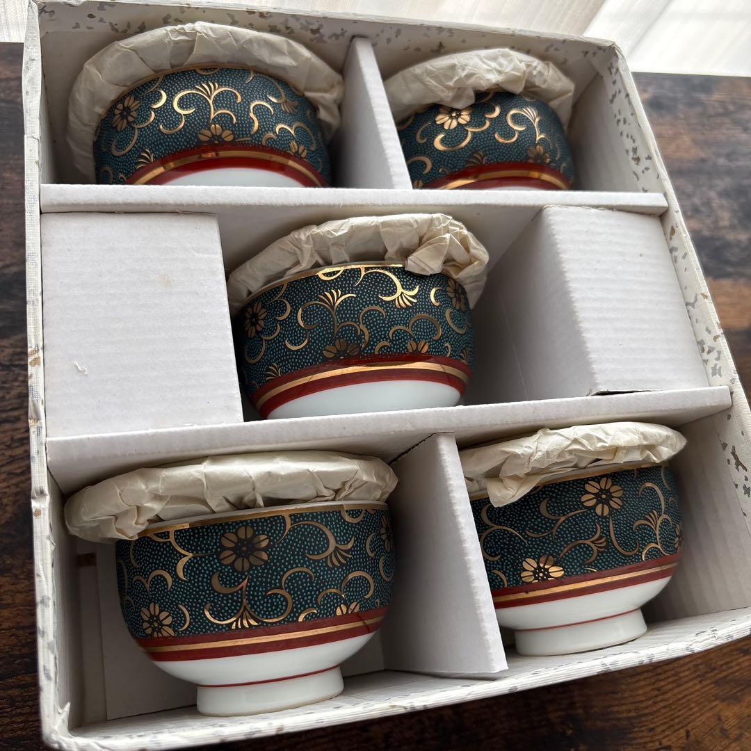 美品】九谷焼 蓋付き湯呑 5客セット 青粒鉄仙 金彩 茶器 伝統工芸 箱