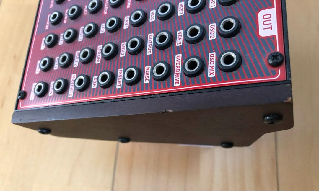 Behringer Neutron アナログ セミモジュラーシンセサイザー - メルカリ