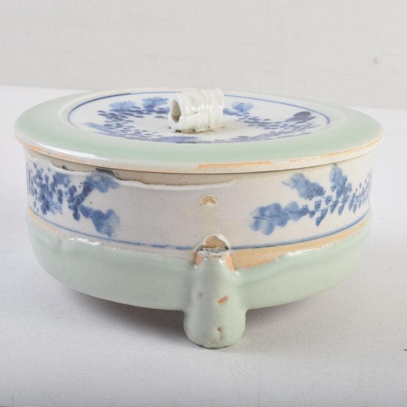 瀬戸焼　染付　花草文　三足香炉　蓋物　在銘　時代箱　V　9032