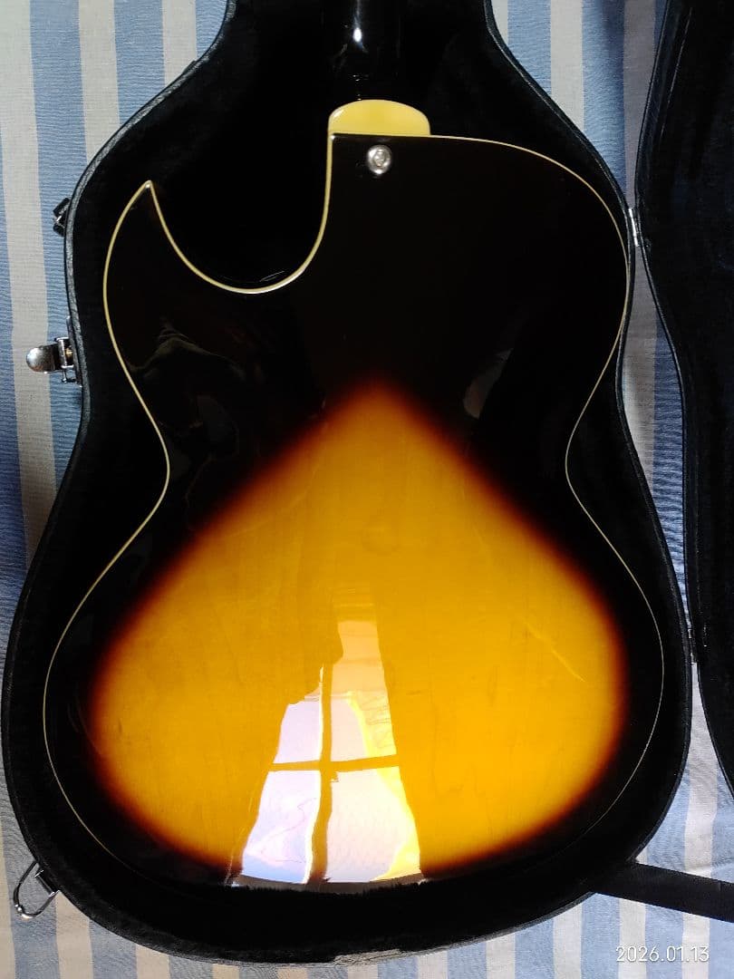 EpiphoneのフルアコES-175殆んど未使用ハードケース付、生産終了品です
