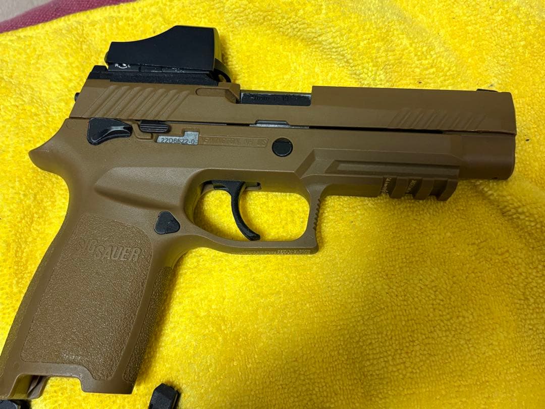 東京マルイSIG SAUER M17タンカラー ガスガン ライラクスCo2