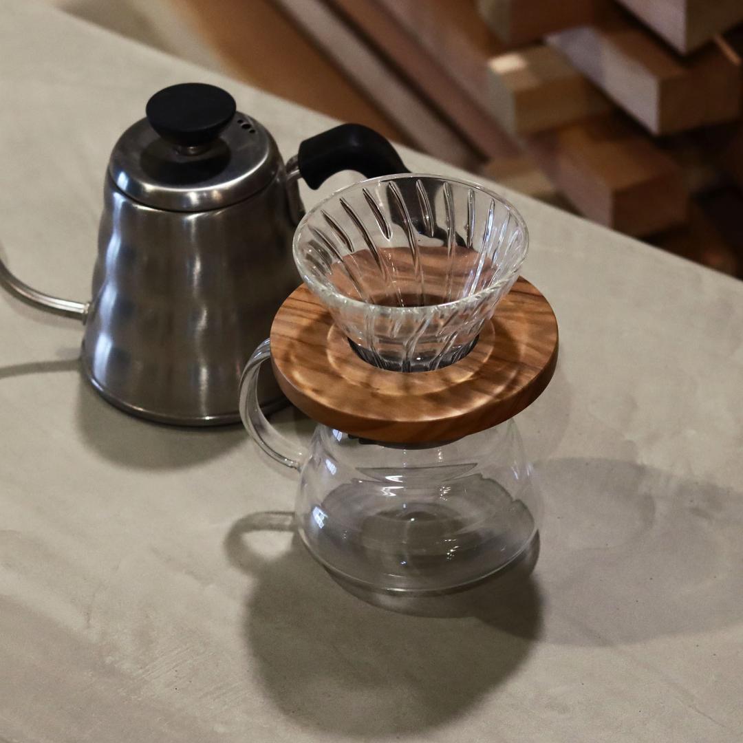 デスク｜パソコンデスク｜薄塗りモルタル｜三角脚｜ダイニングテーブル