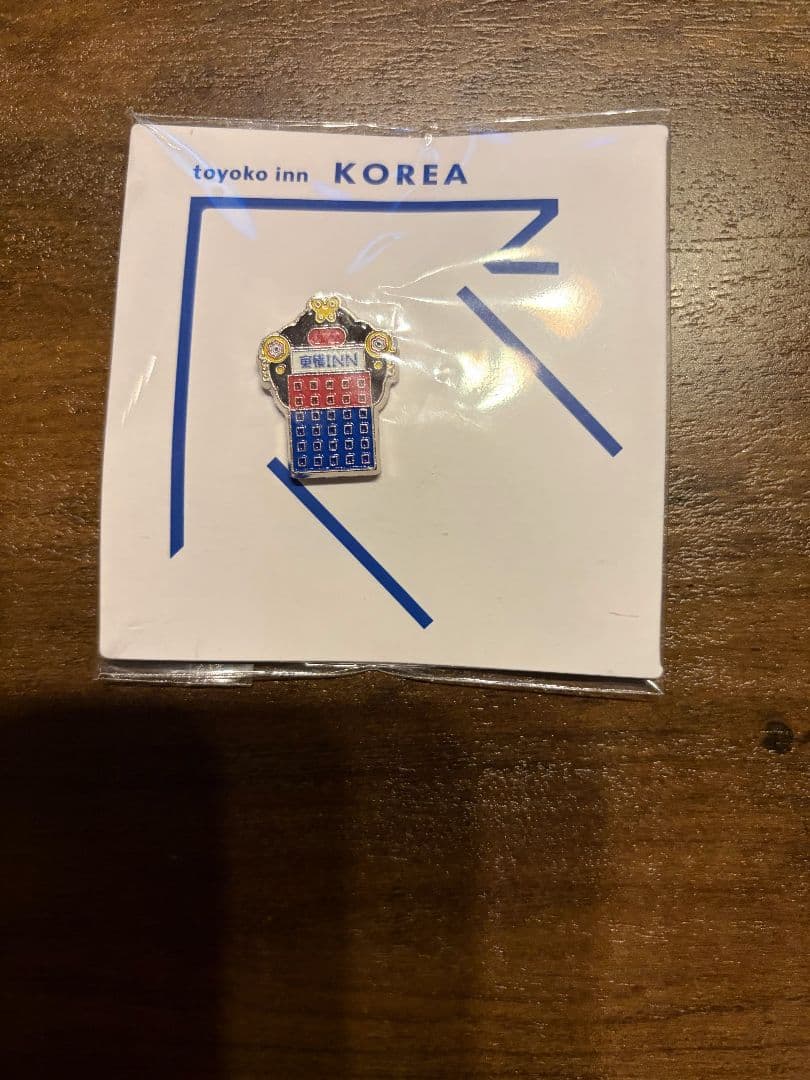Toyoko Inn ピンバッジセット 海外3種 + 国内1種 - メルカリ