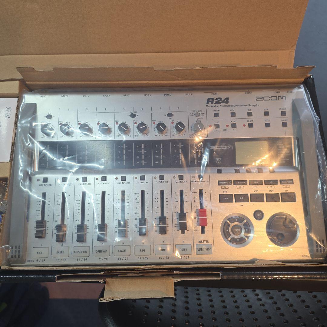 ZOOM R24 マルチトラックレコーダー
