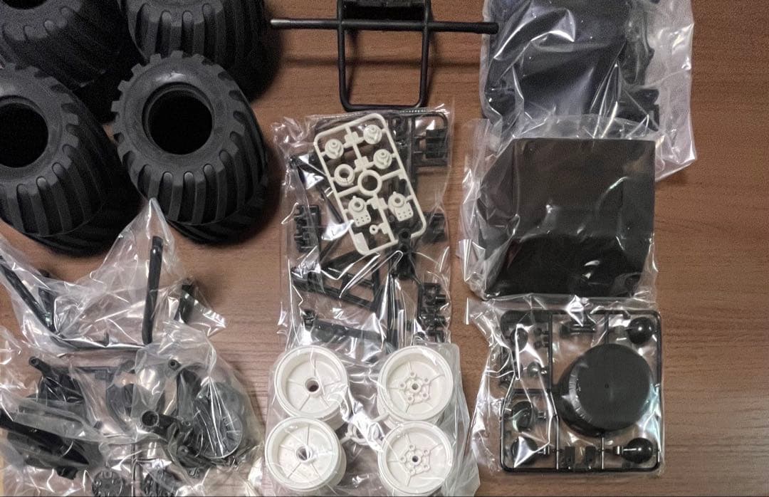 ホビーラジコン MITSUBISHI MONTERO WHEELIE 58499