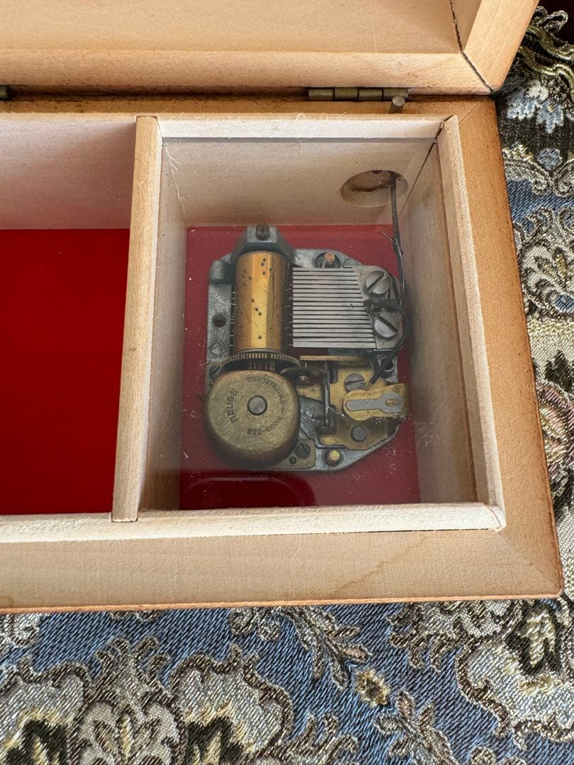 リュージュ ウィーンの森の物語　コロー　reuge