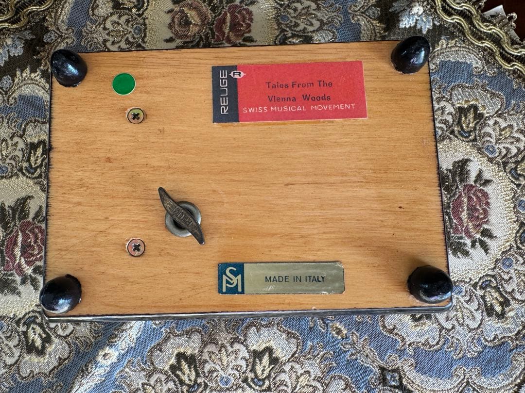 リュージュ ウィーンの森の物語　コロー　reuge