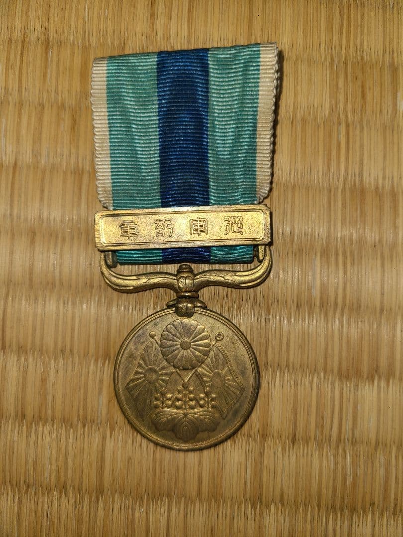 希少　骨董品：大日本帝国時代バッチ&オリンピック記念メダルおまけつき