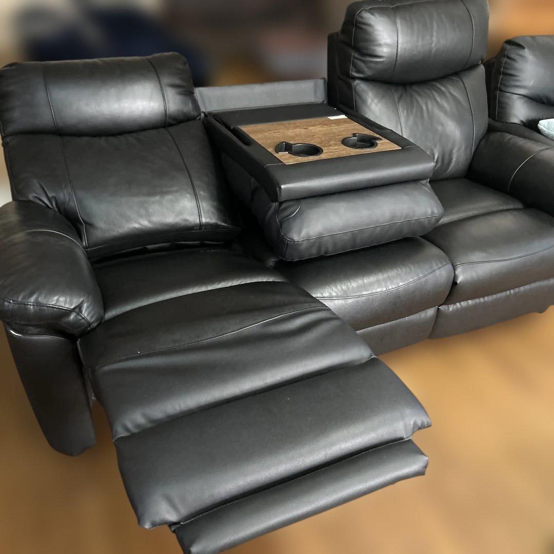 電動リクライニング機能付き黒ソファ 3人掛け
