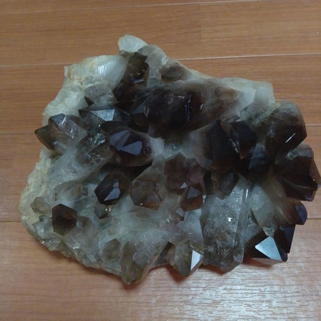 黒水晶 巨大クラスター 6.4kg（台座付き）