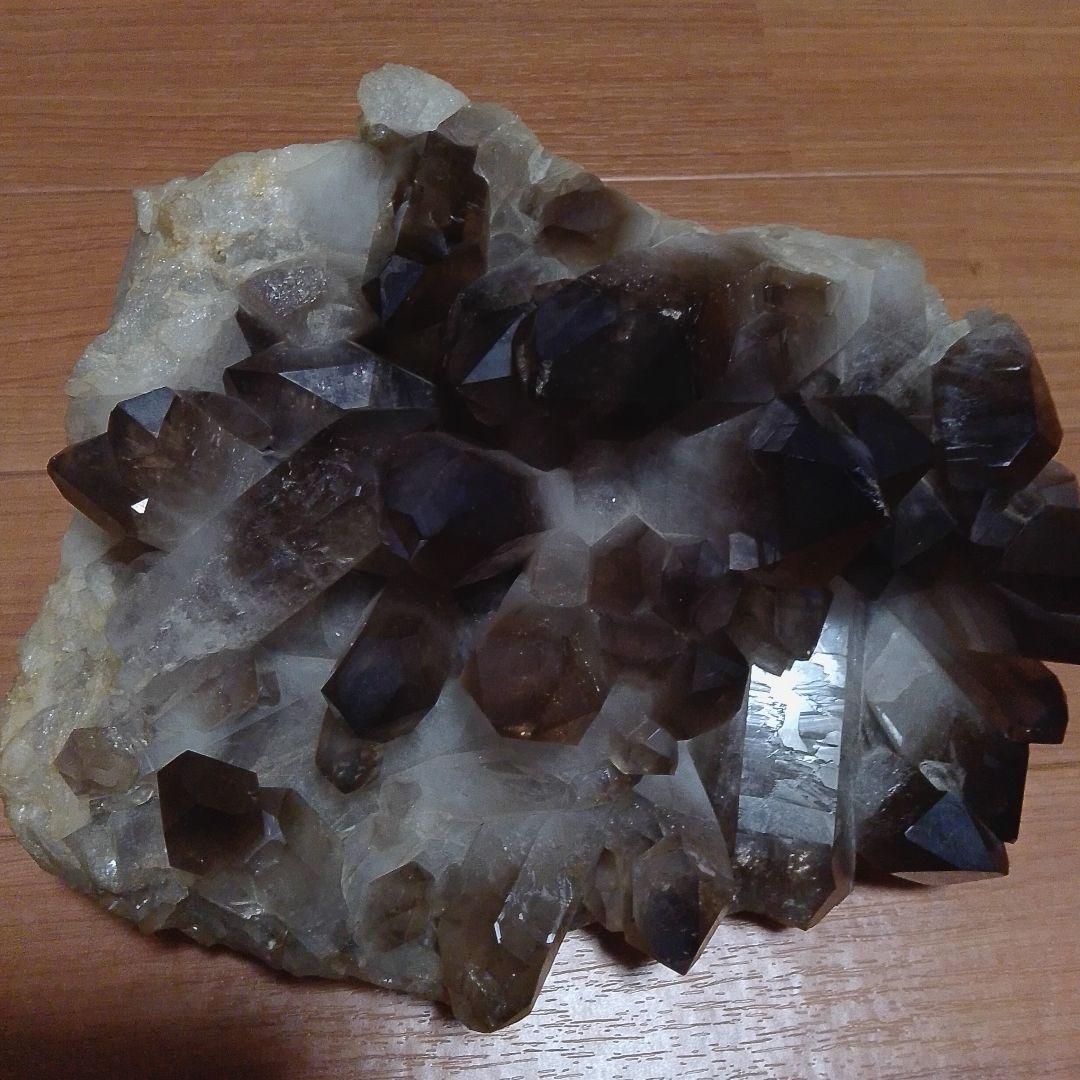 黒水晶 巨大クラスター 6.4kg（台座付き）