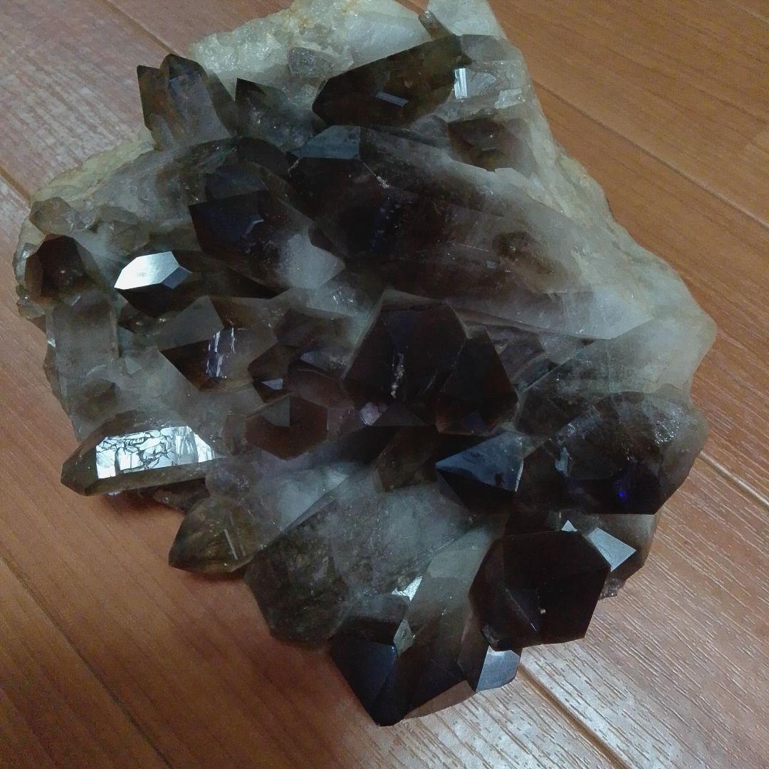 黒水晶 巨大クラスター 6.4kg（台座付き）