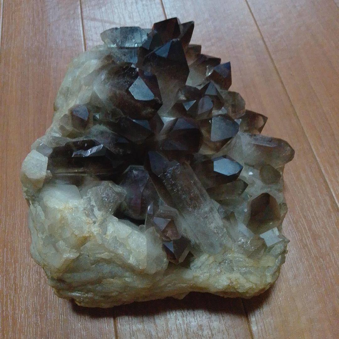 黒水晶 巨大クラスター 6.4kg（台座付き）