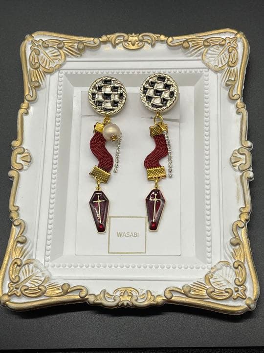 （ハロウィン）（送料無料）ブラックチェックとラインストーンとクロスのイヤリング