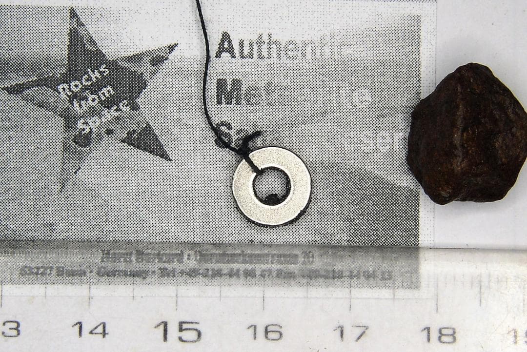 宇宙からの贈り物 石質隕石コンドライト 磁石付 サハラ砂漠 - メルカリ